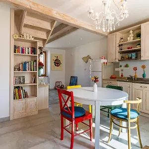 Little - Your On Apartman